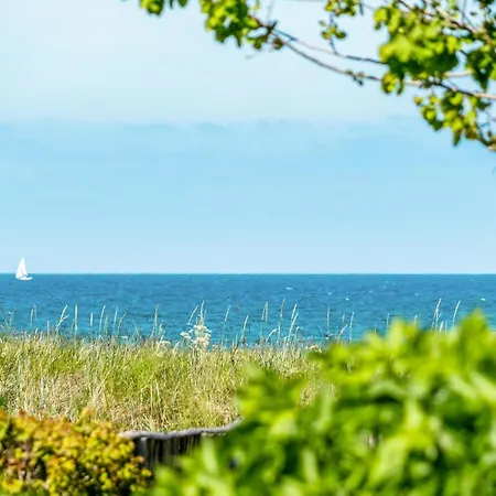 Three-bedroom In * Dronningmølle