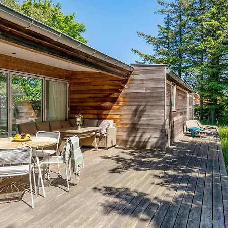 Vakantiehuis Three-bedroom In *