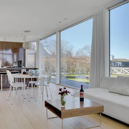 Three-bedroom In * Dronningmølle