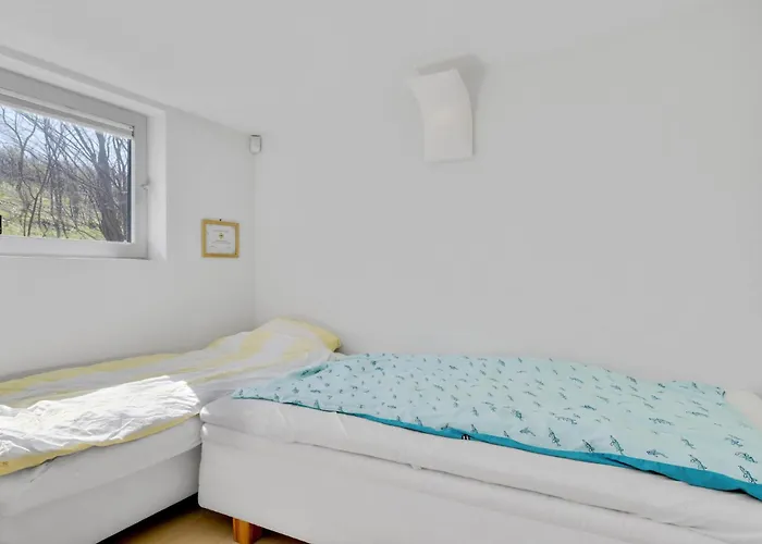 בית נופש Three-bedroom In Dronningmølle