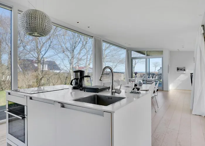 Three-bedroom In * Dronningmølle